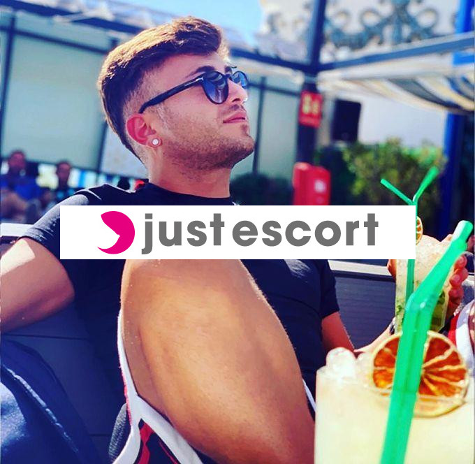 💦💦ATTIVO PASS VERO PORCO VERSATILE, OFFRO SESSO CALDO, MASSAGGIO! 😈🥳💦💦