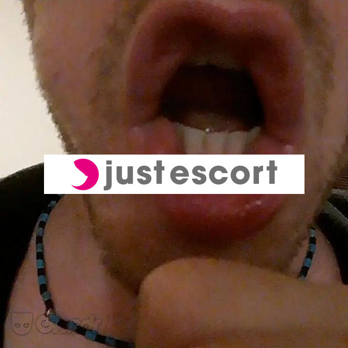 Qualche b ragazzo etero o bi 18/20enne sveglio col cazzo duro e le palle piene voglioso di svuotarsi in una bocca calda e carnosa?