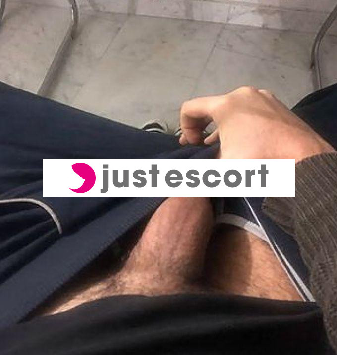 Att con cazzo duro sempre pieno di sborra se ai sete fammi sapere chedo rosse